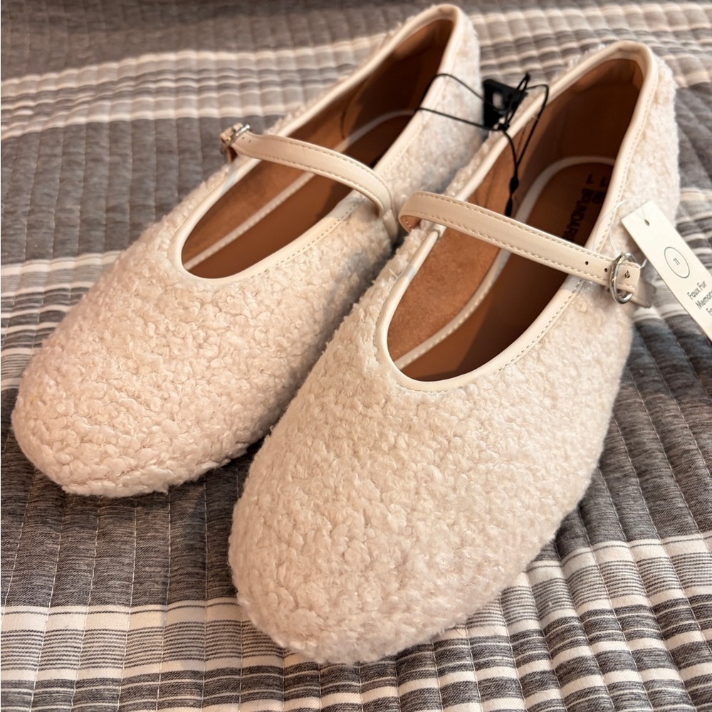 NWT No Boundaries Women’s Size 11 Cream Textured Women's Shoes